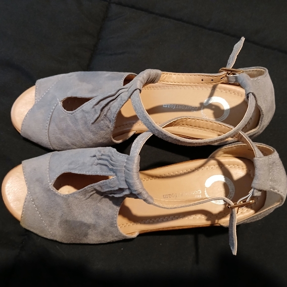 Sandals - Picture 3 of 5